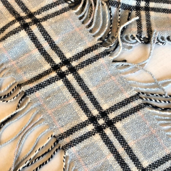 Burberry wool check happy fringe scarf - Picture 2 of 5